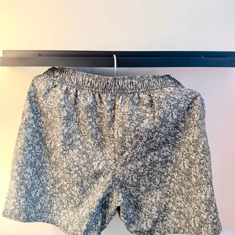 Hollister x Gilly Hicks Men’s Shorts with Compression Short Liner 6” - Picture 2 of 6